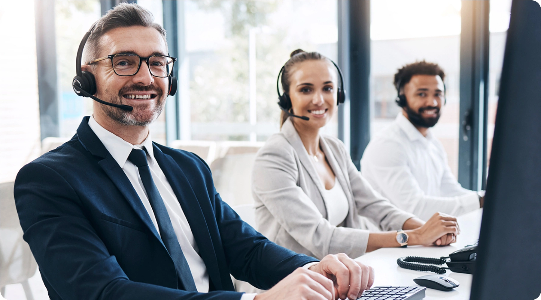 How to Choose the Right VoIP Provider for Your Call Center